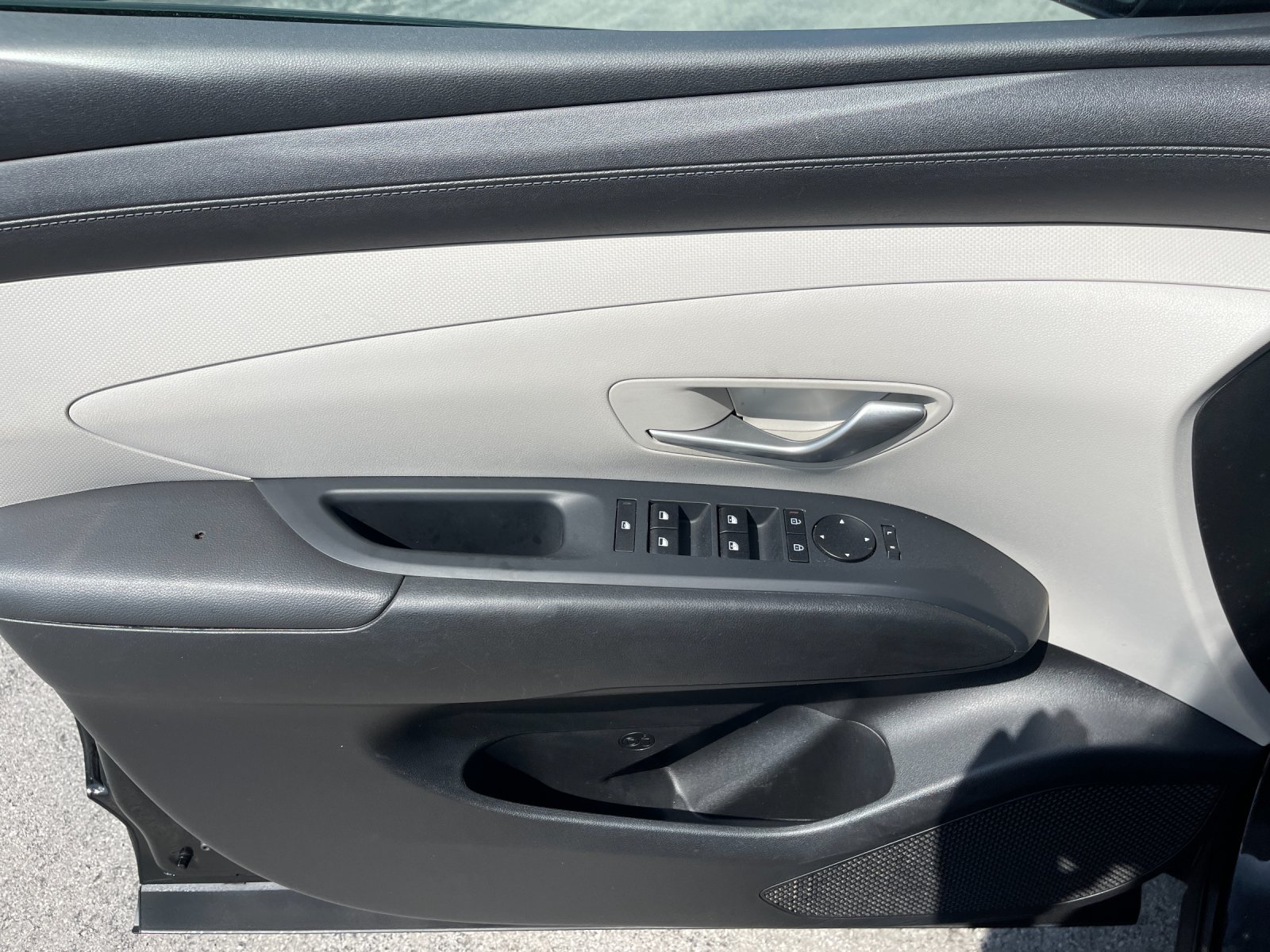 Used 2025 Black Hyundai SEL image 12