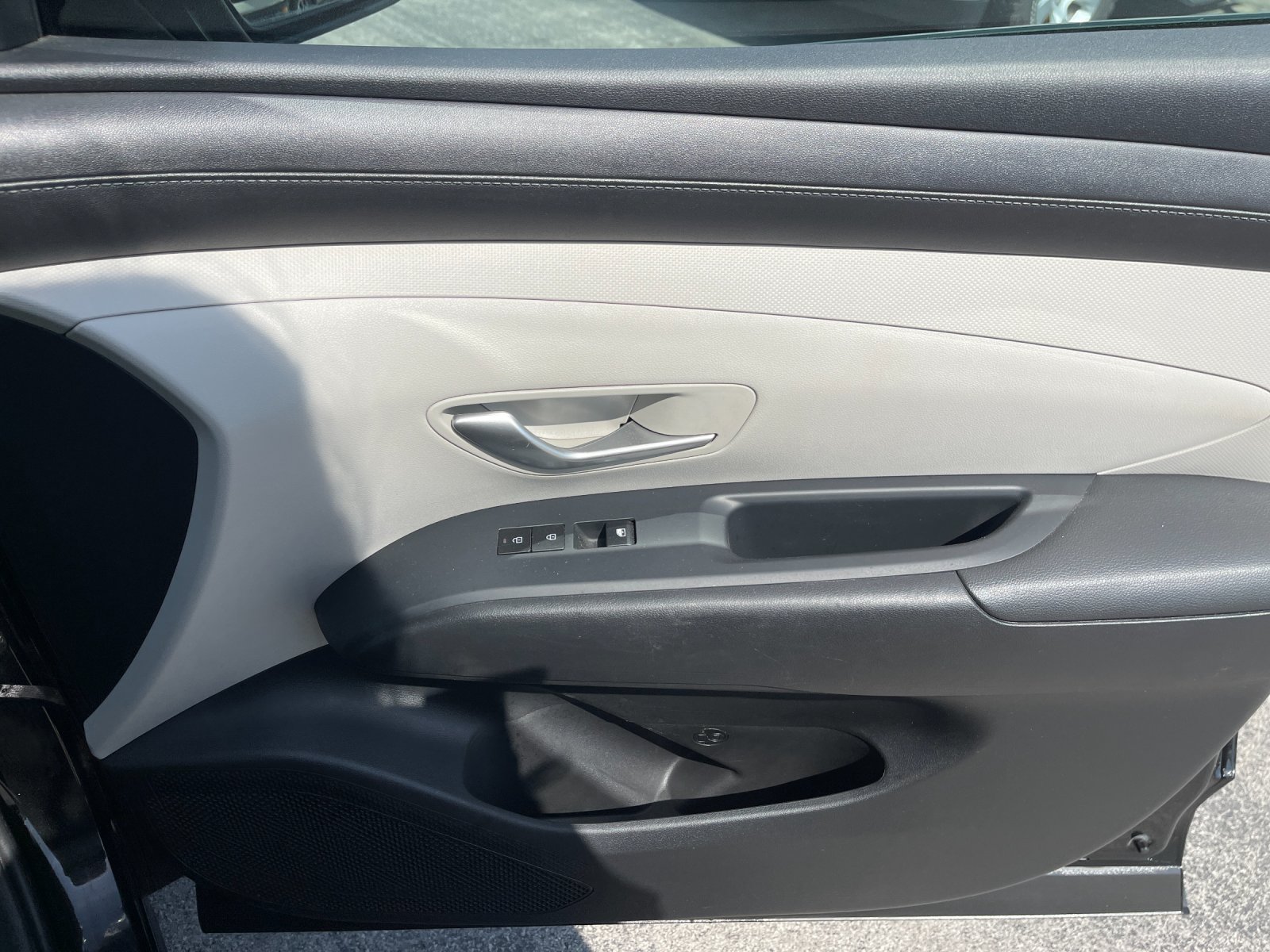 Used 2025 Black Hyundai SEL image 19