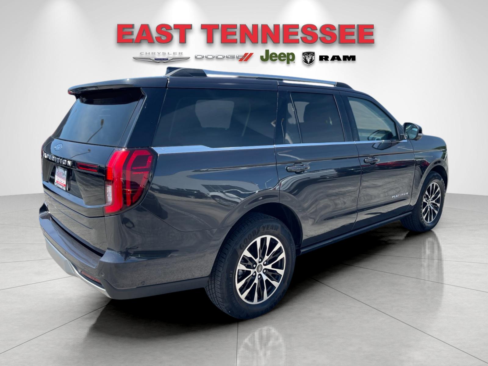 Used 2025 Gray Ford Platinum image 3