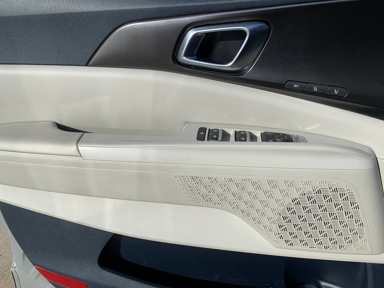 Used 2025 White Kia SX image 12
