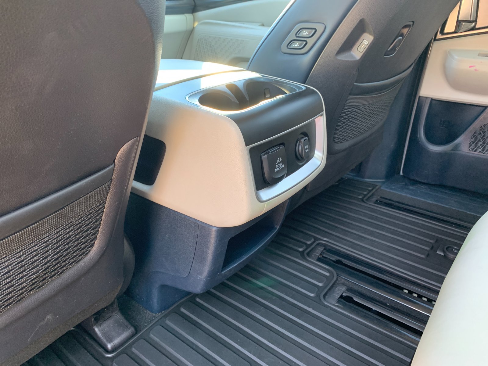 Used 2025 White Kia SX image 15