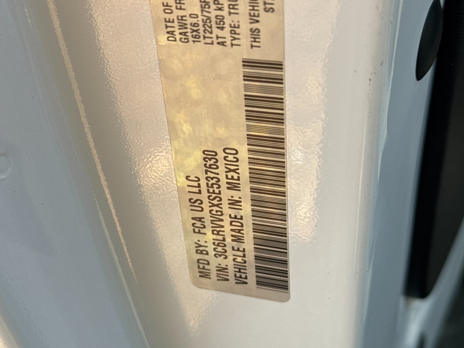 Used 2025 White Ram Base image 27