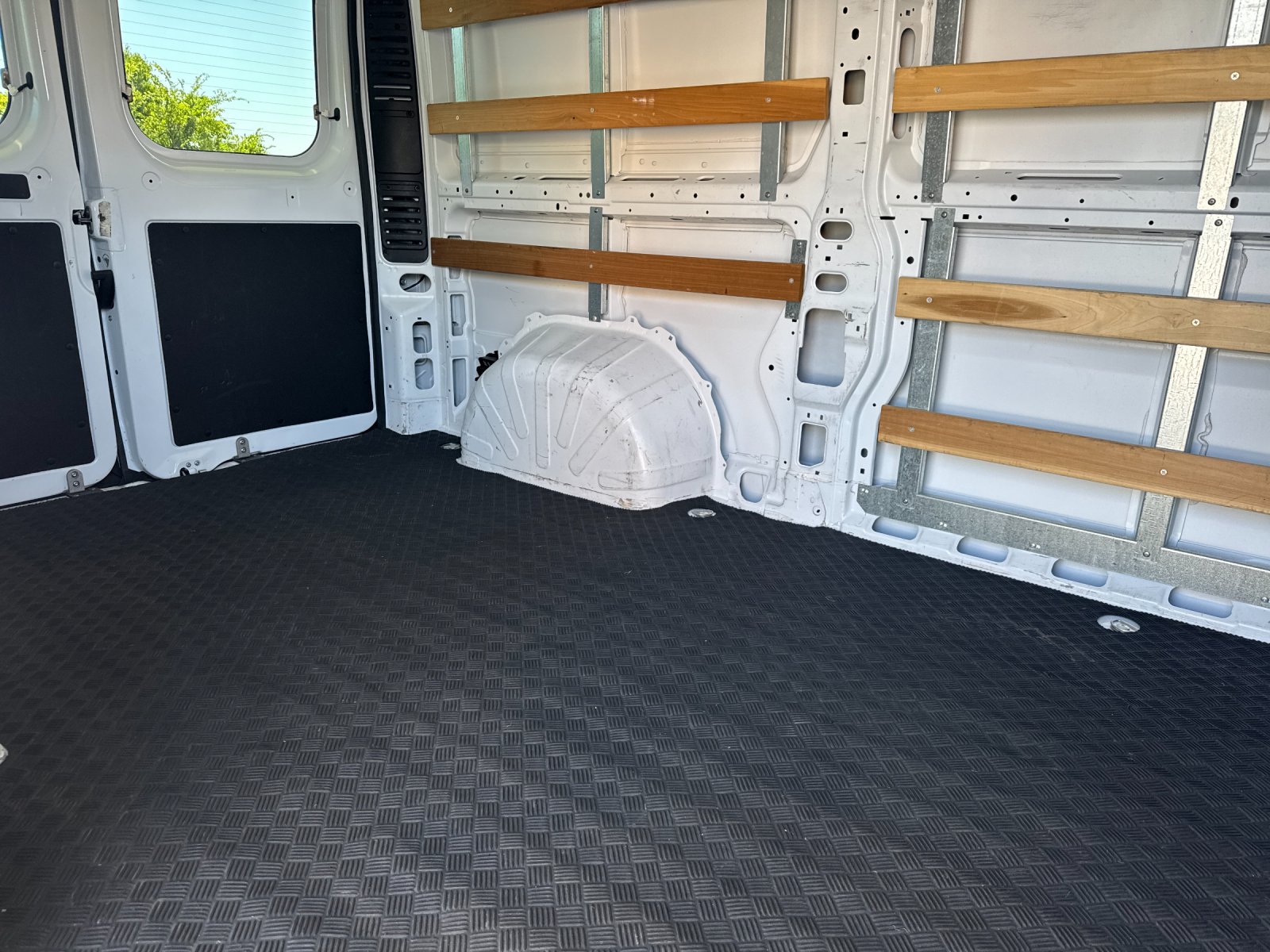 Used 2025 White Ram Base image 12
