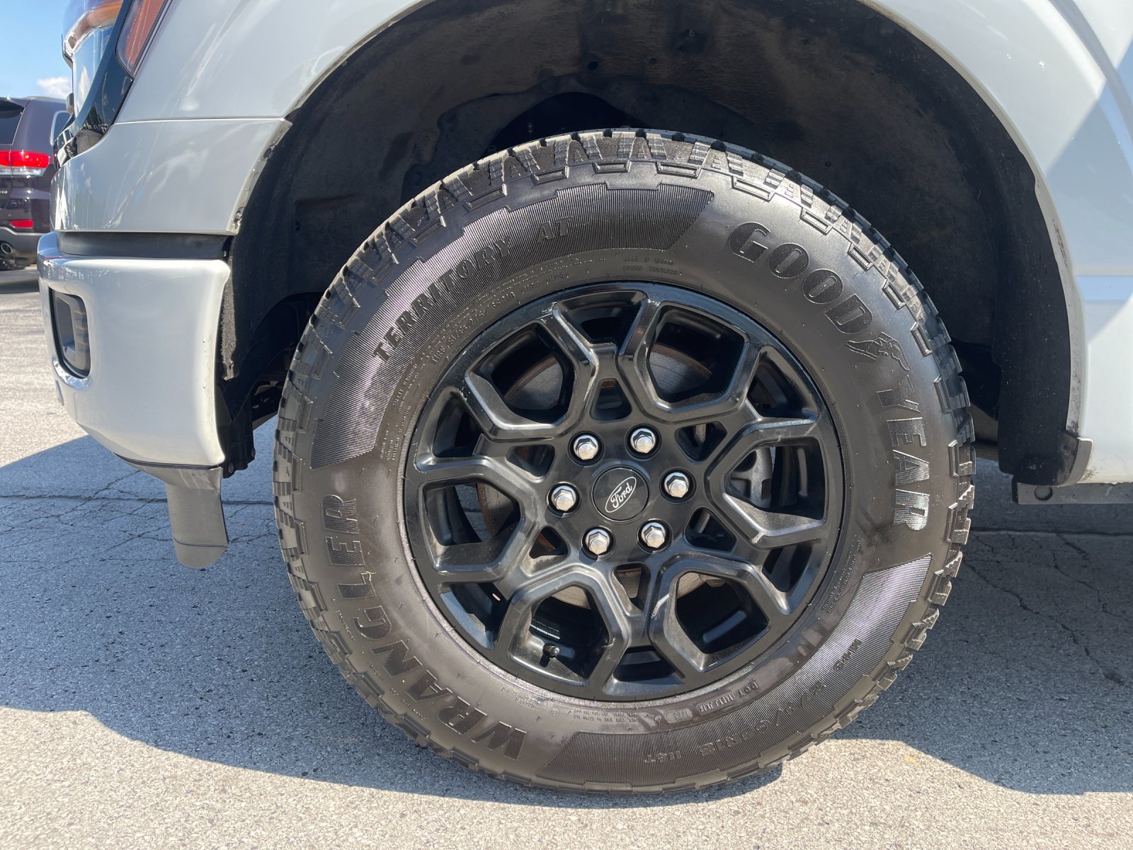 Used 2024 White Ford XLT image 31