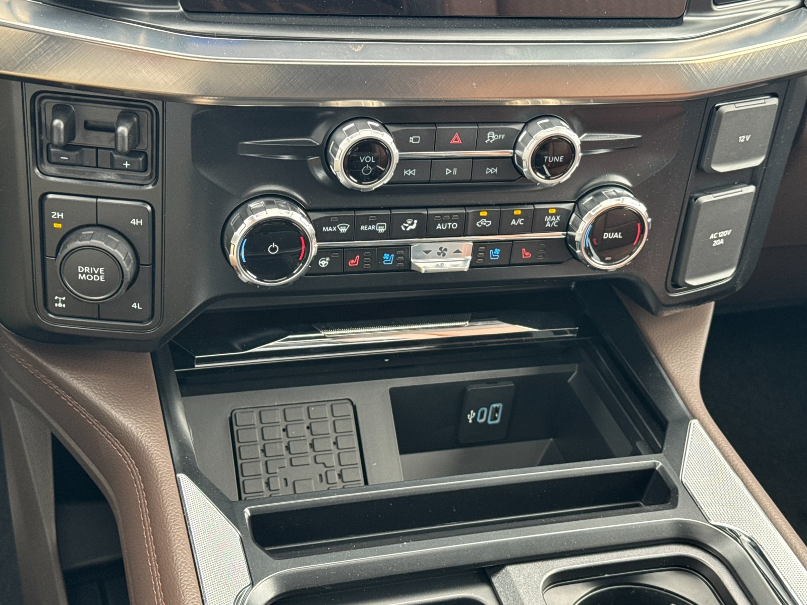 New 2026 Star White Metallic Tri-Coat Ford F-350® King Ranch® image 19