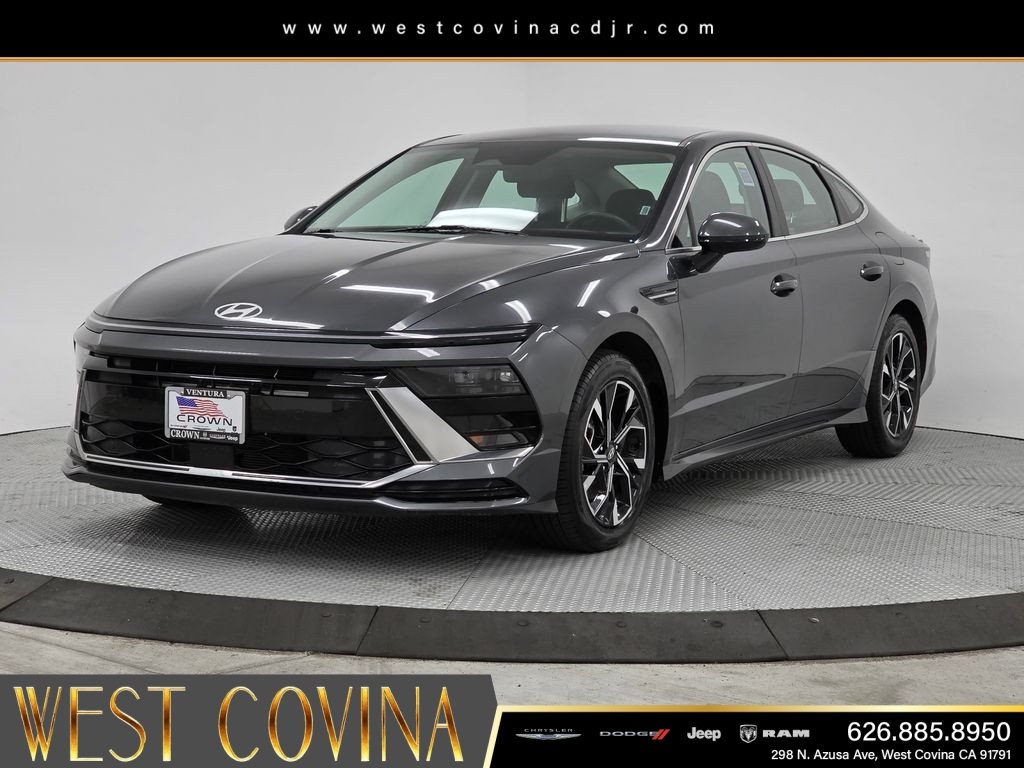 Used 2024 Gray Hyundai SEL image 3