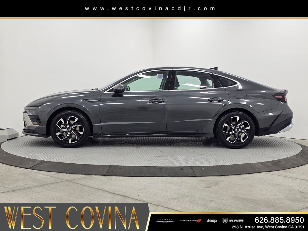 Used 2024 Gray Hyundai SEL image 4