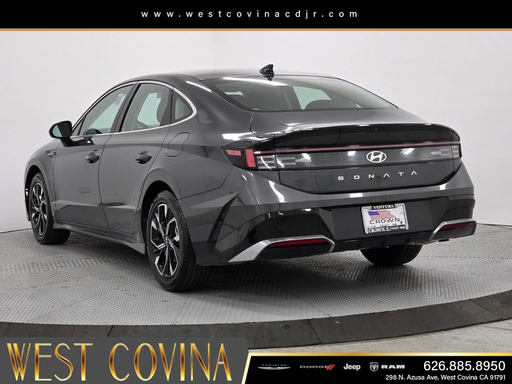Used 2024 Gray Hyundai SEL image 5