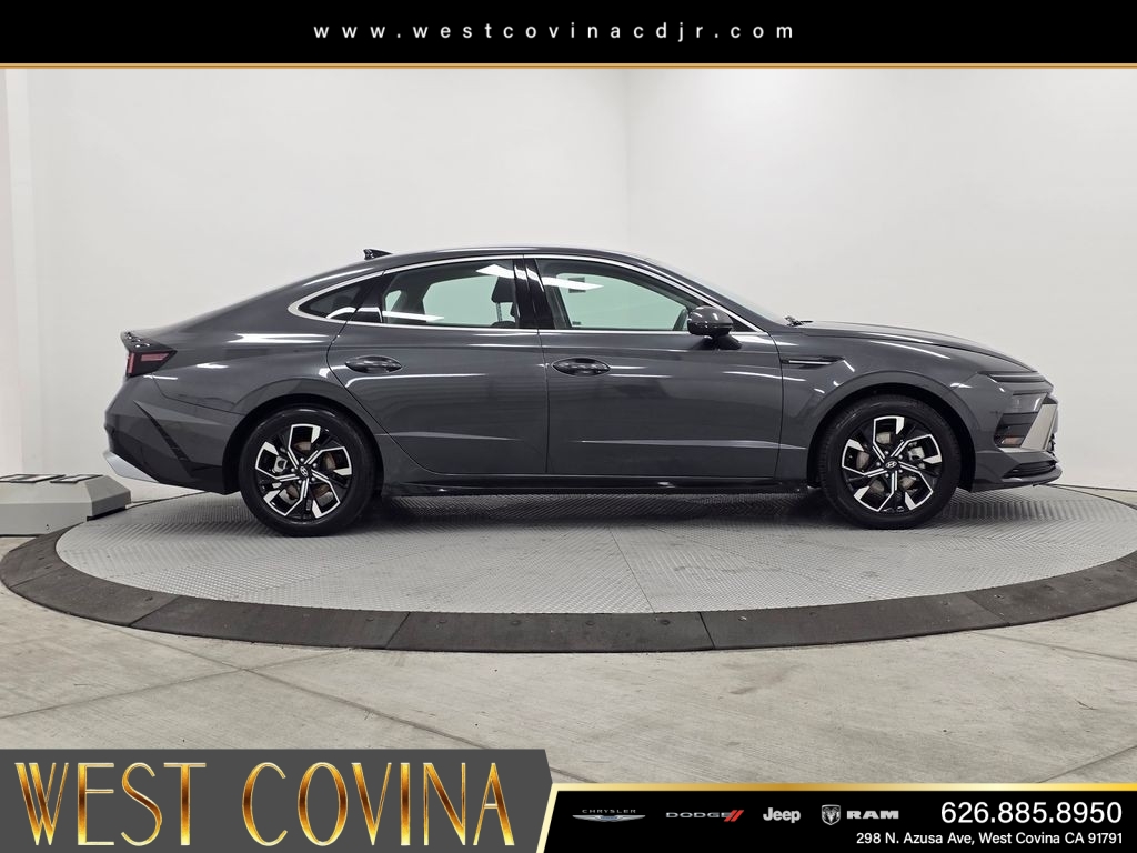 Used 2024 Gray Hyundai SEL image 8