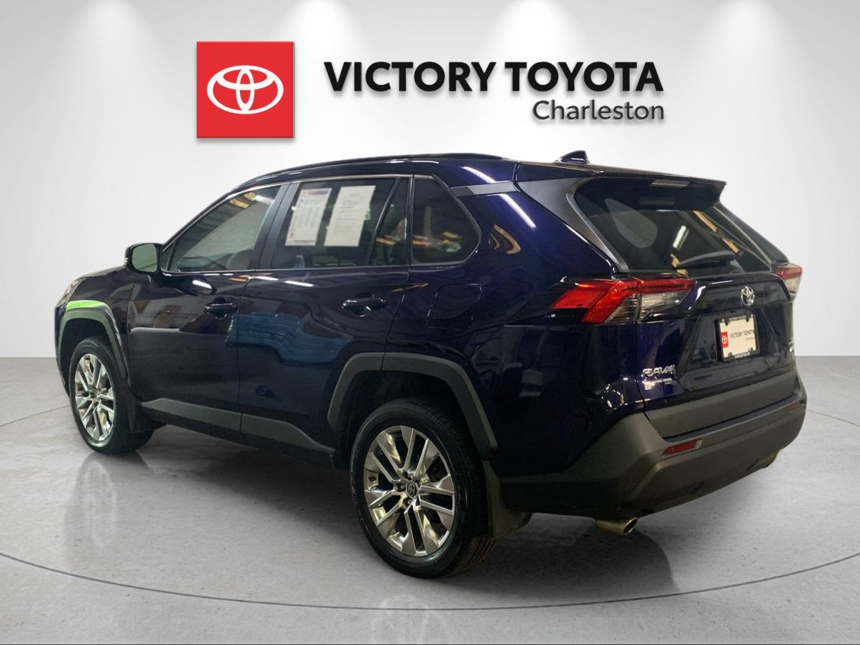 Certified Used 2021  Toyota XLE Premium image 3
