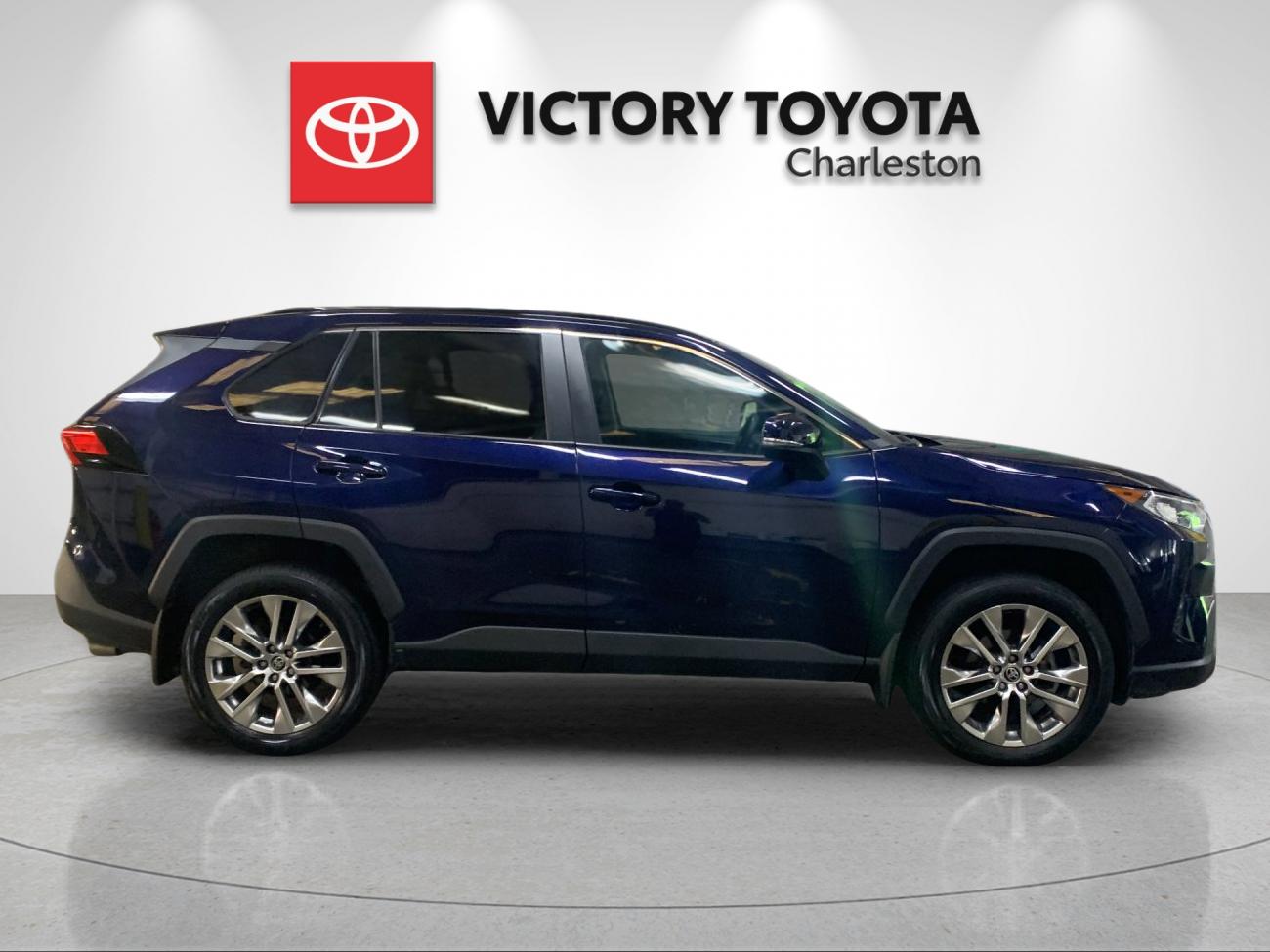 Certified Used 2021  Toyota XLE Premium image 6