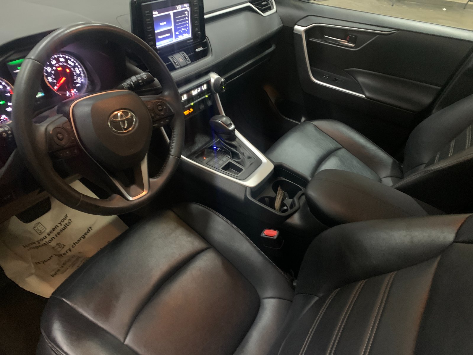 Certified Used 2021  Toyota XLE Premium image 9