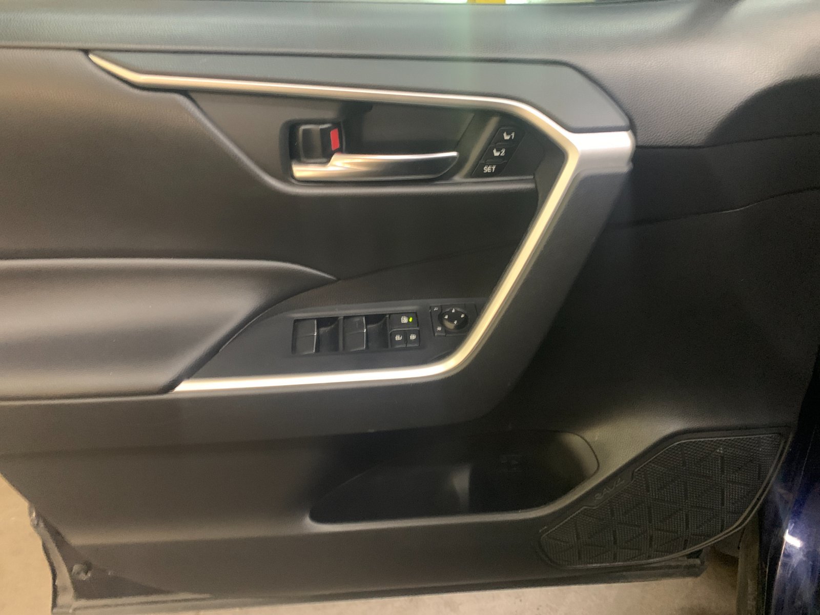 Certified Used 2021  Toyota XLE Premium image 11