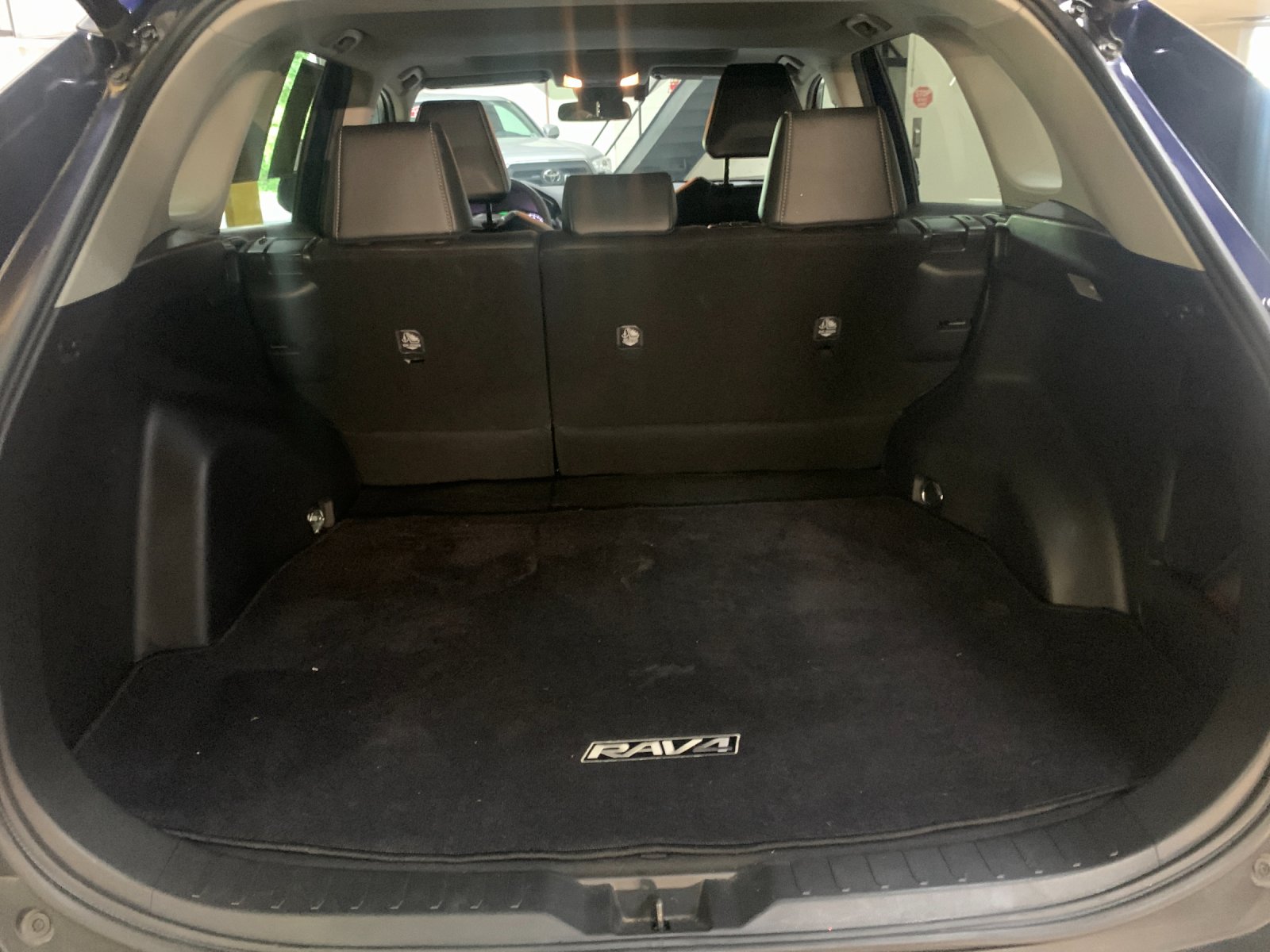 Certified Used 2021  Toyota XLE Premium image 17