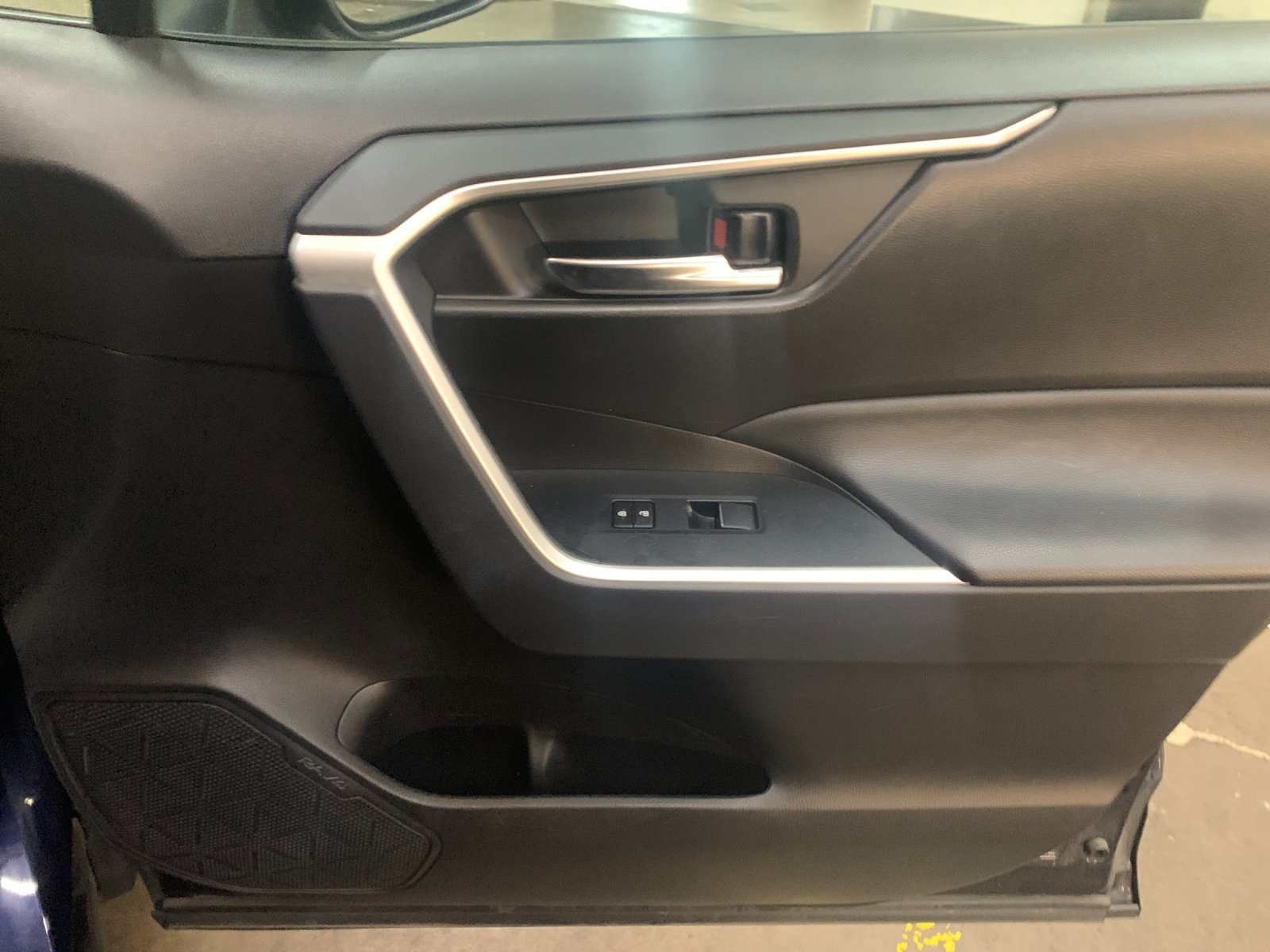 Certified Used 2021  Toyota XLE Premium image 20