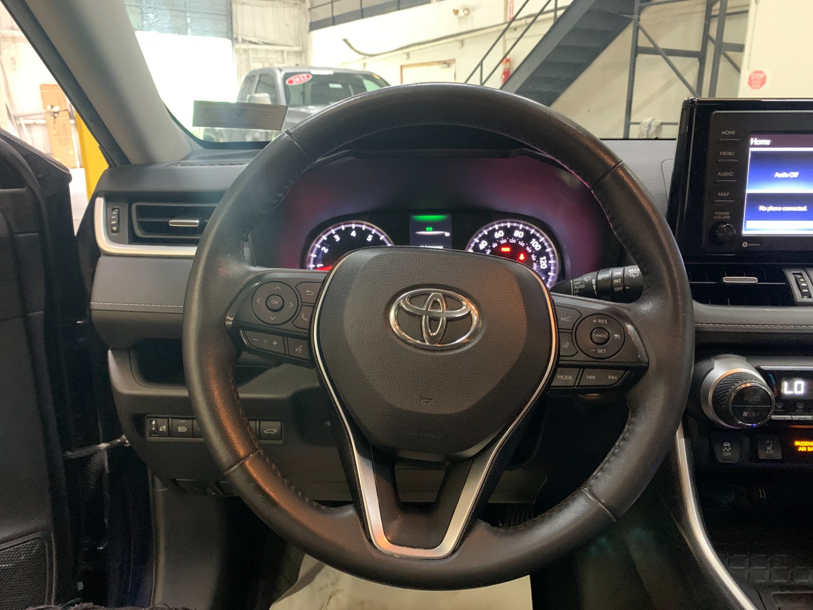 Certified Used 2021  Toyota XLE Premium image 27
