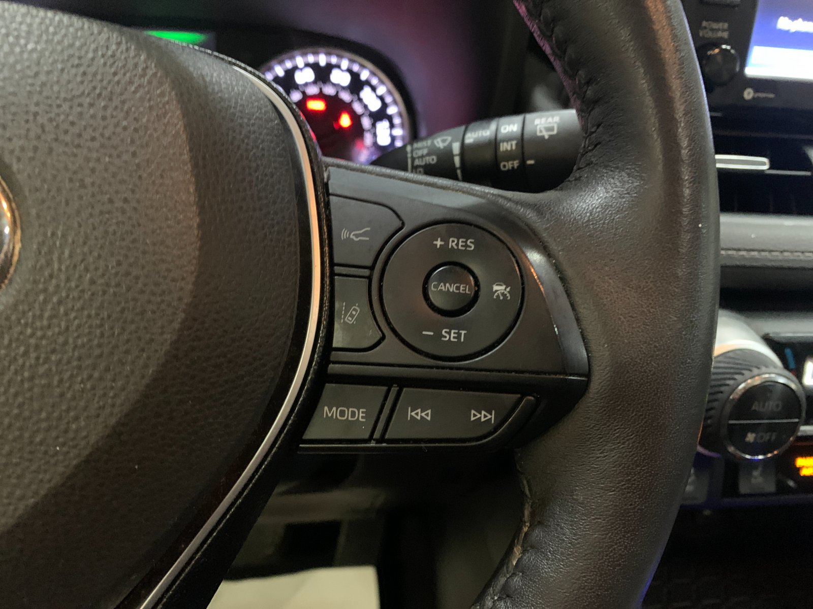 Certified Used 2021  Toyota XLE Premium image 29