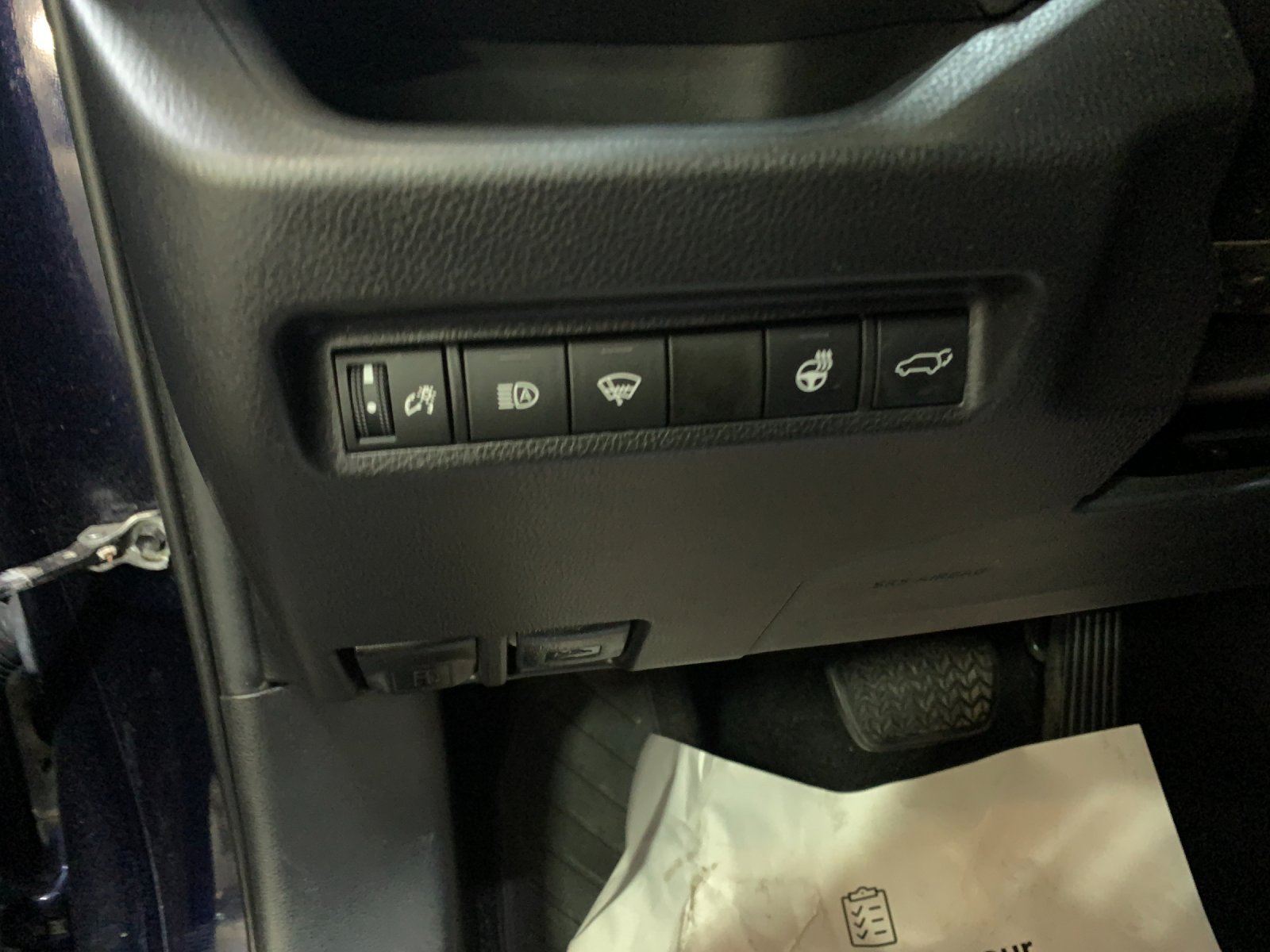Certified Used 2021  Toyota XLE Premium image 32