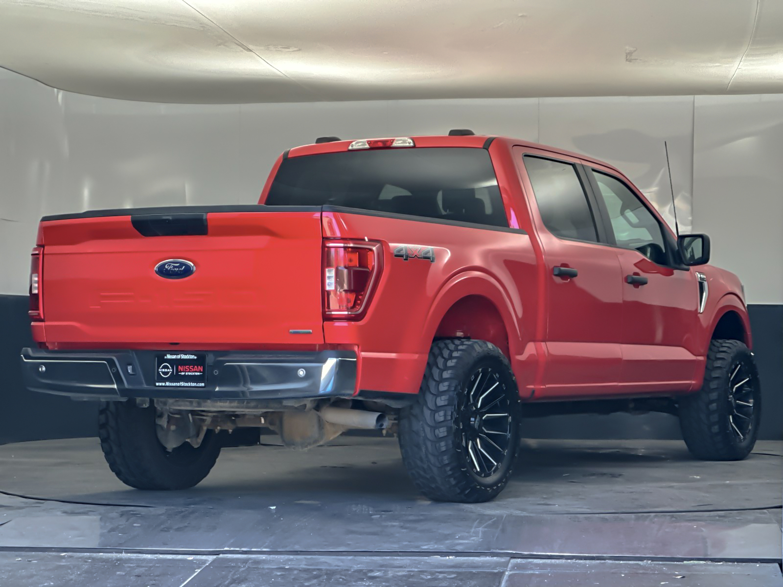 Used 2023 Red Ford XLT image 3