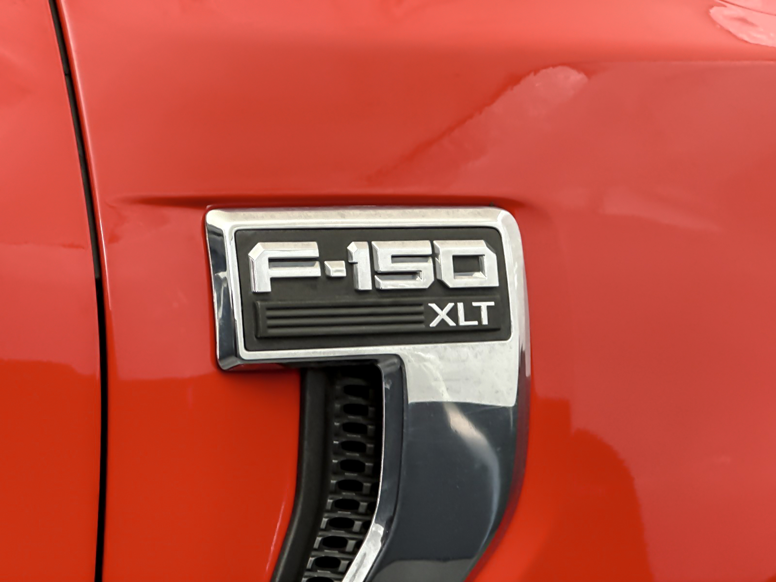 Used 2023 Red Ford XLT image 23