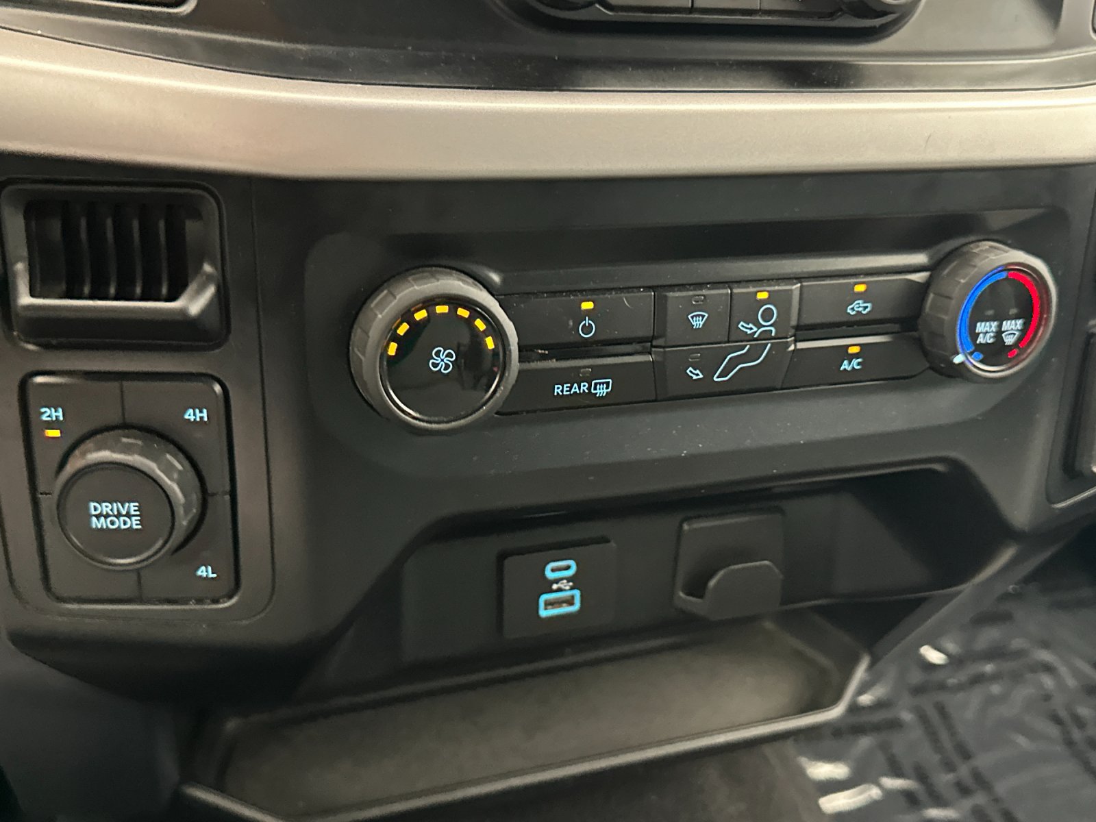 Used 2023 Red Ford XLT image 18