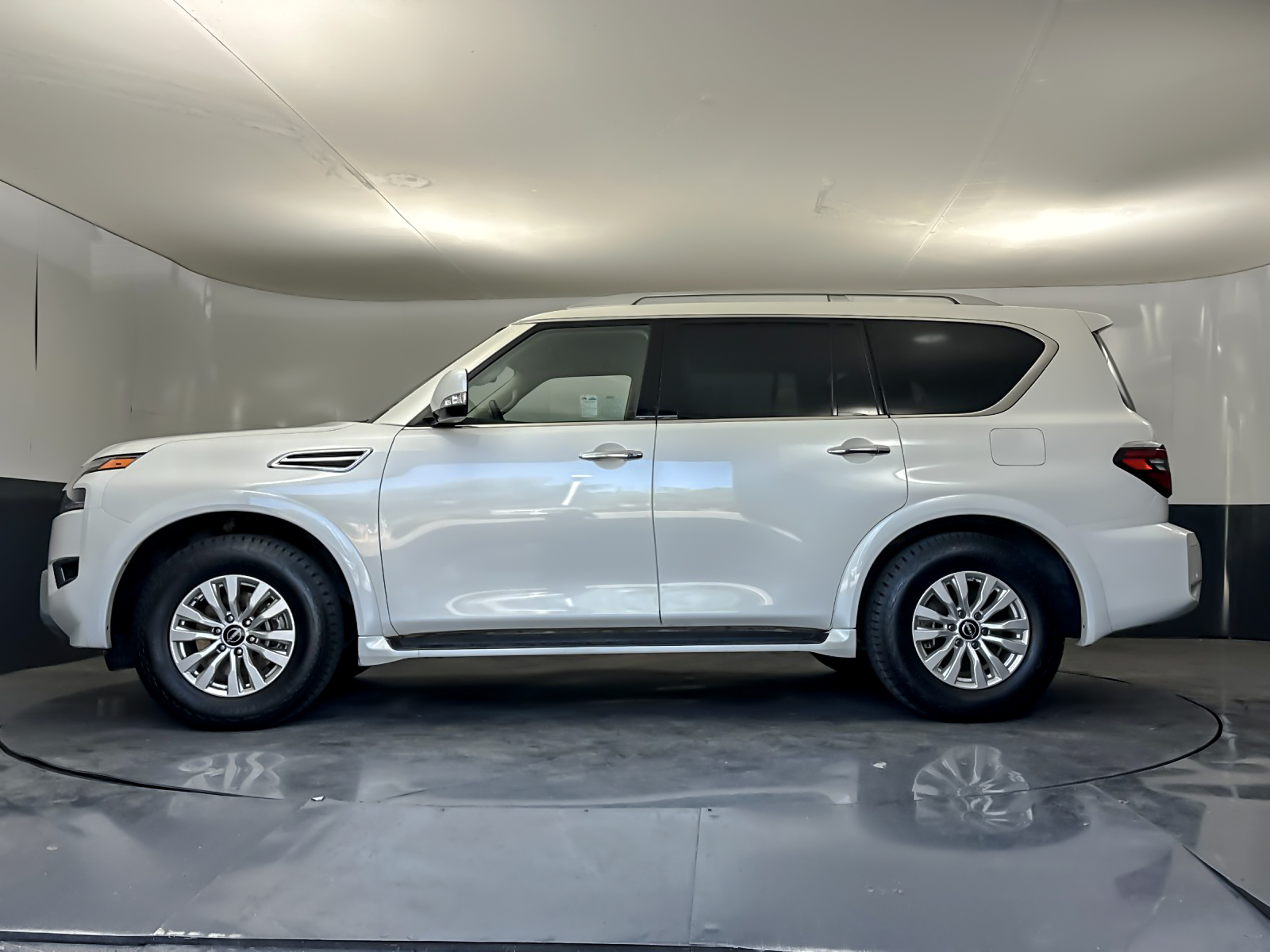 Used 2024 White Nissan SV image 6