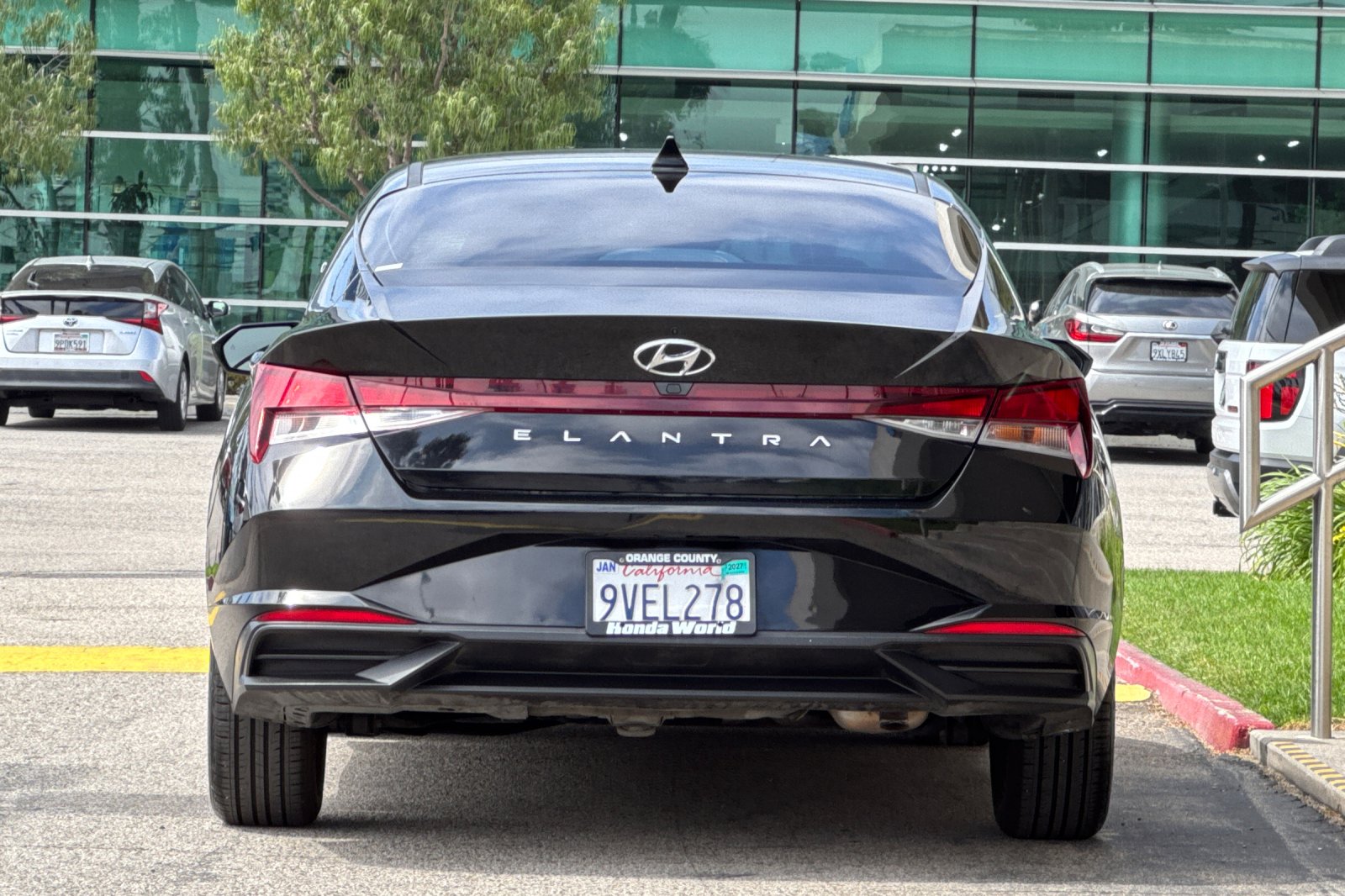Used 2021 Phantom Black Hyundai SEL image 5