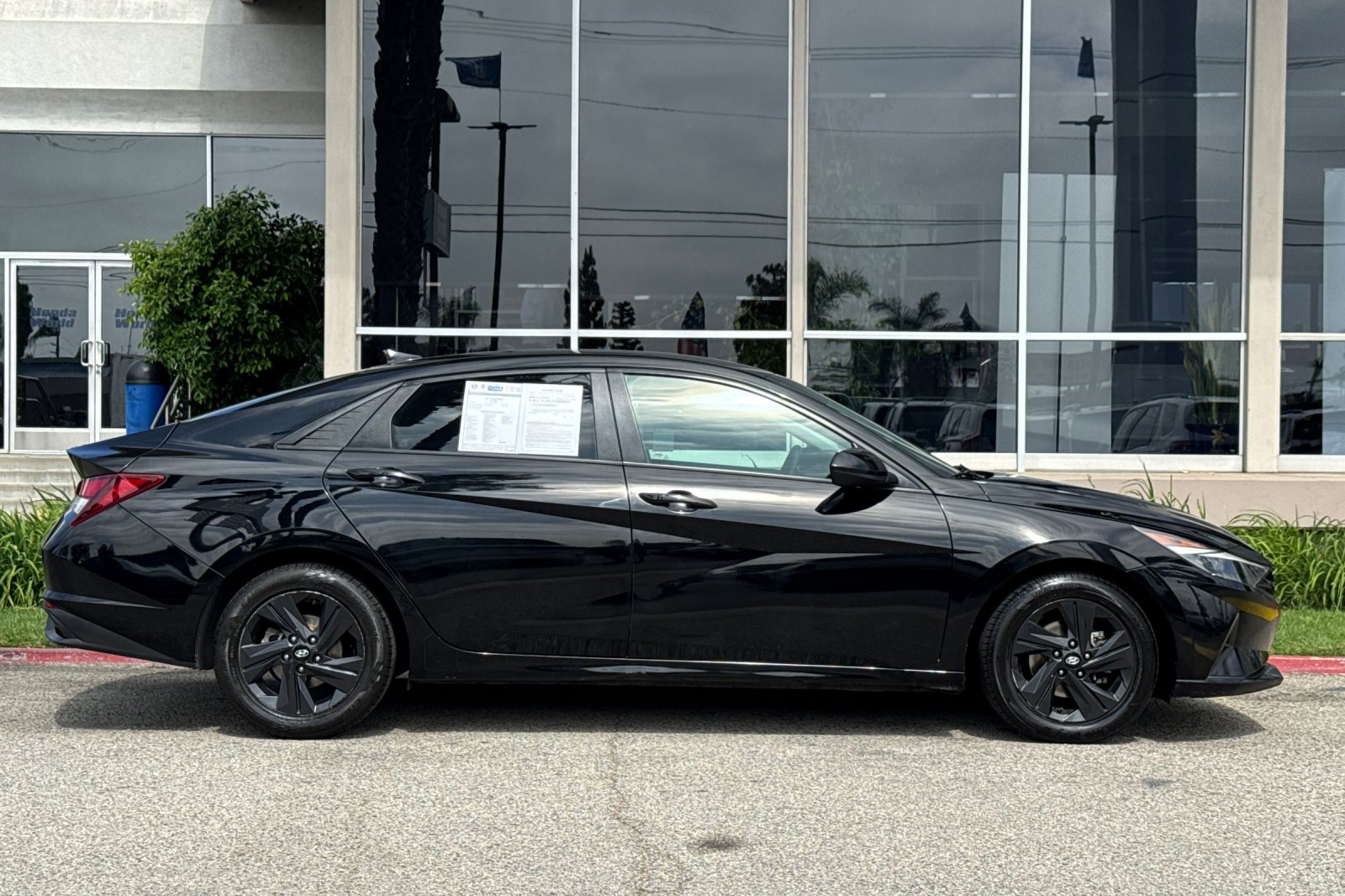 Used 2021 Phantom Black Hyundai SEL image 3