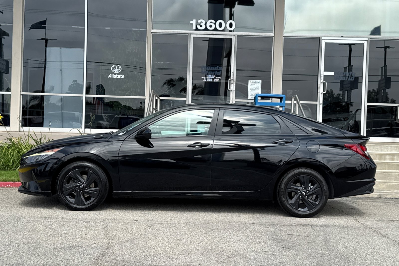 Used 2021 Phantom Black Hyundai SEL image 7