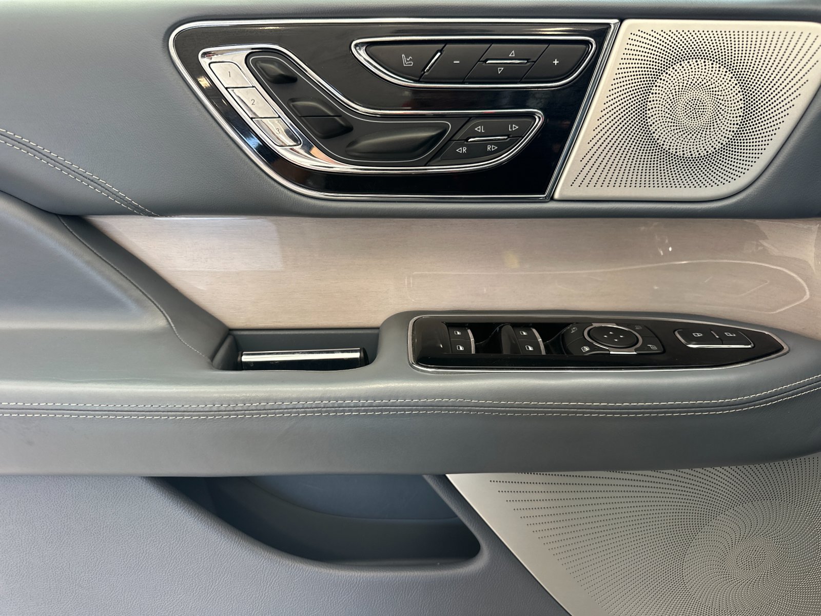 Used 2020 Blue Lincoln Black Label image 10