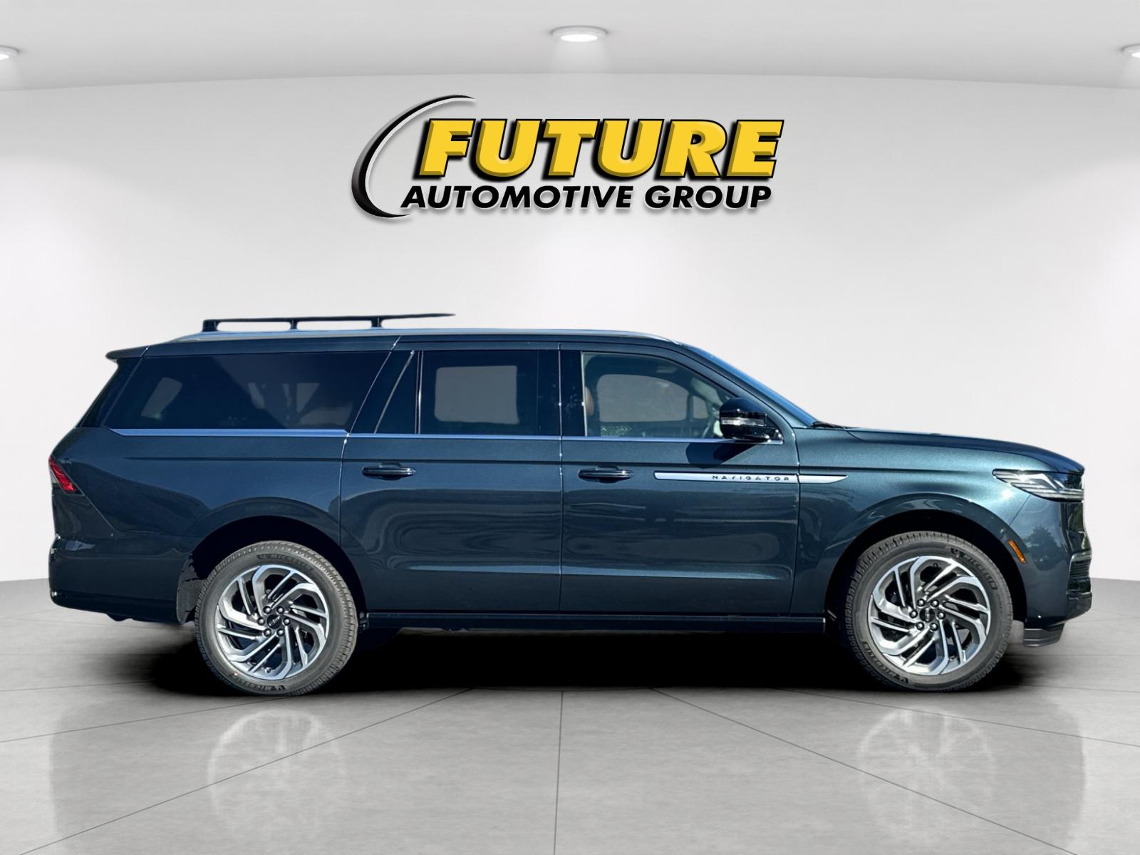 New 2026 Flight Blue Metallic Clearcoat Lincoln Reserve L image 2