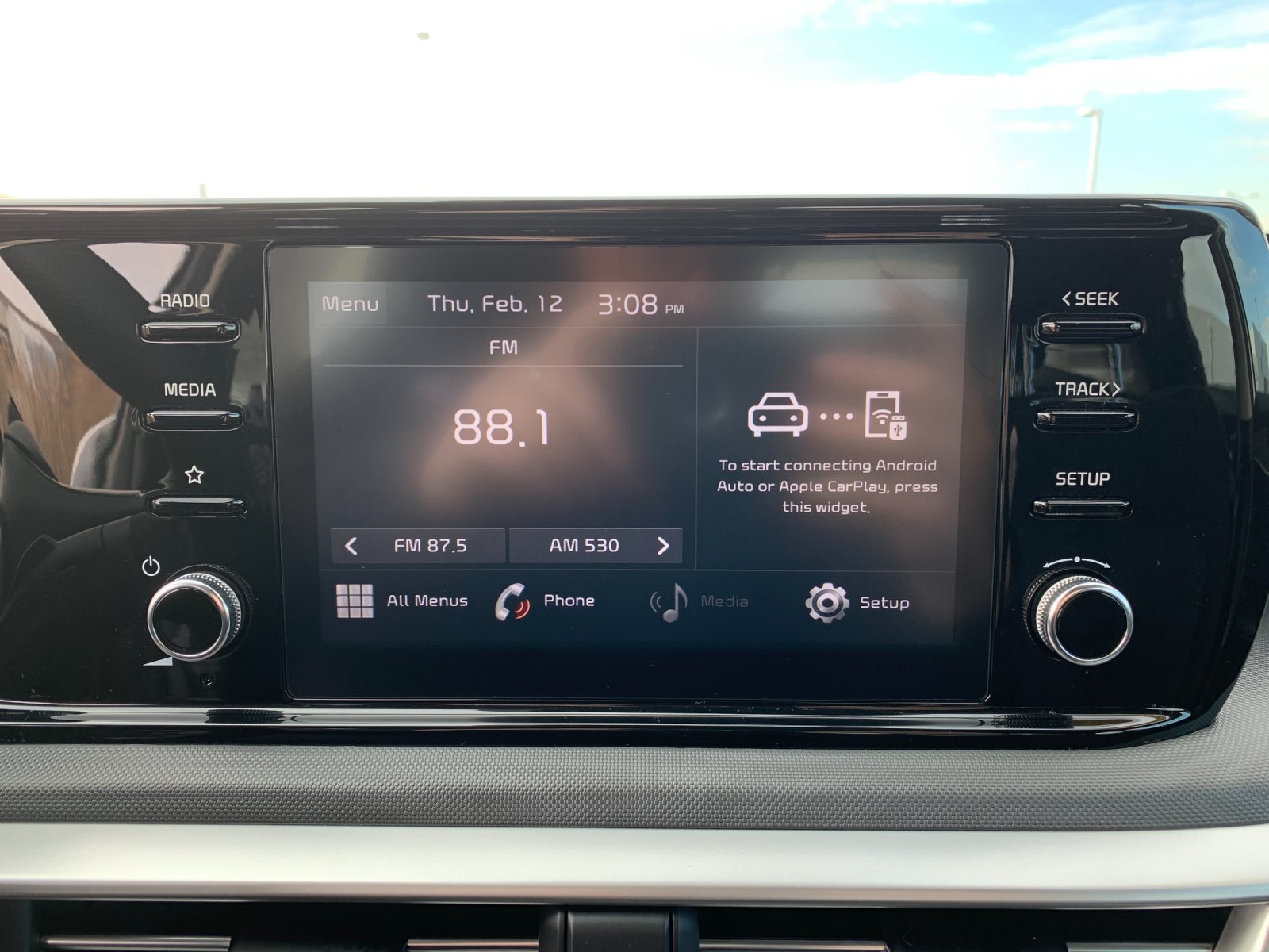 Used 2024 White Kia LXS image 19