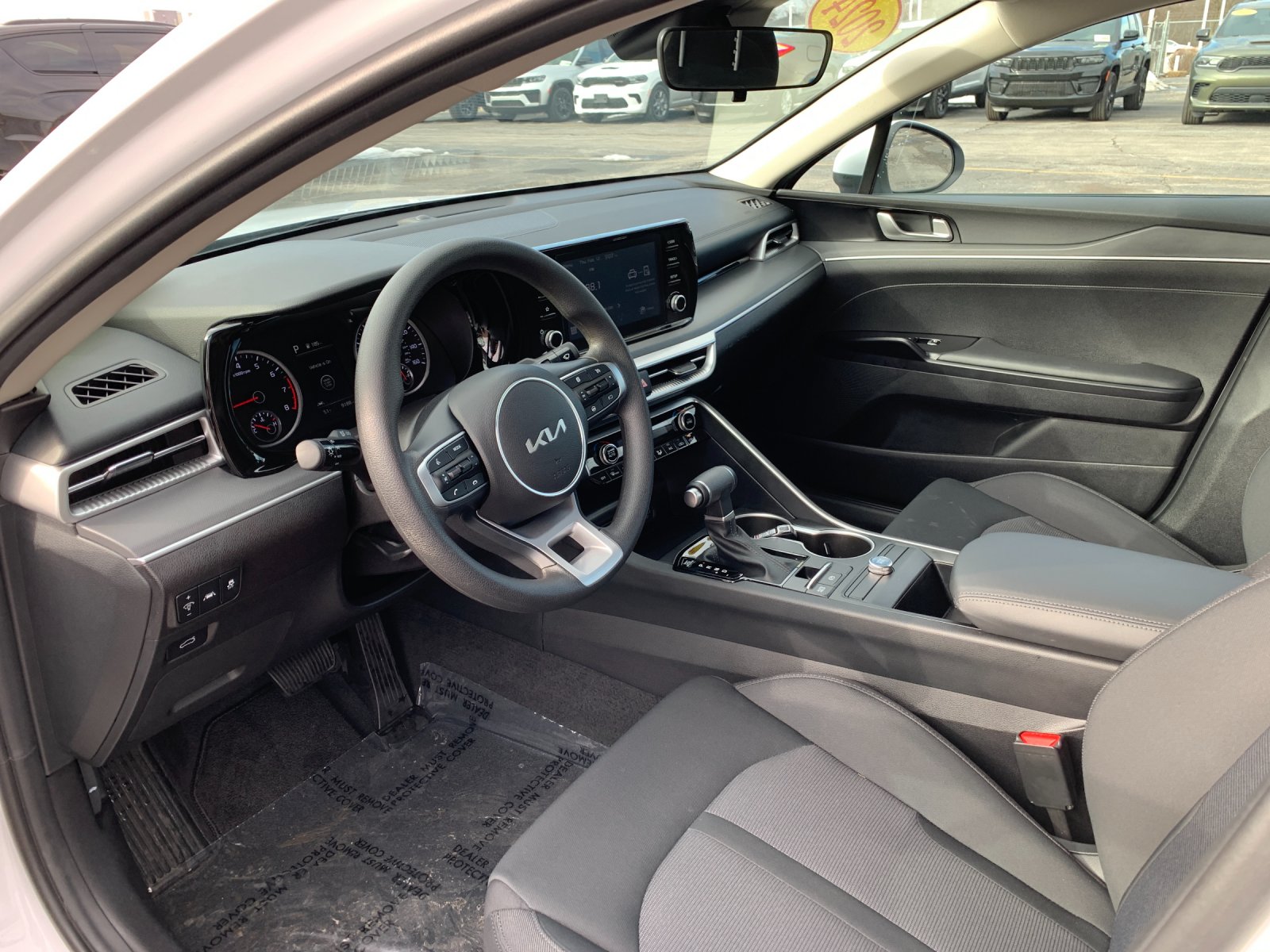 Used 2024 White Kia LXS image 9