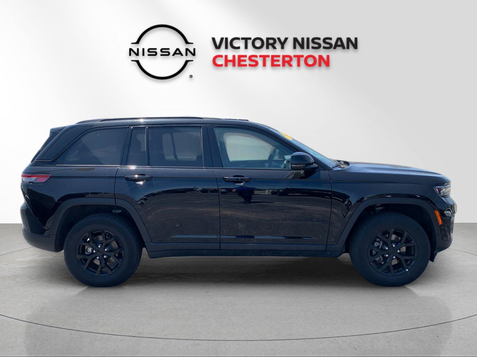 Used 2025 Black Jeep Altitude image 6