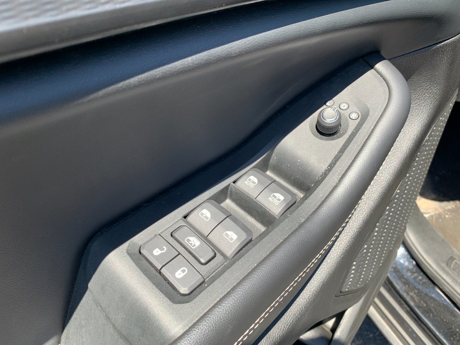Used 2025 Black Jeep Altitude image 13