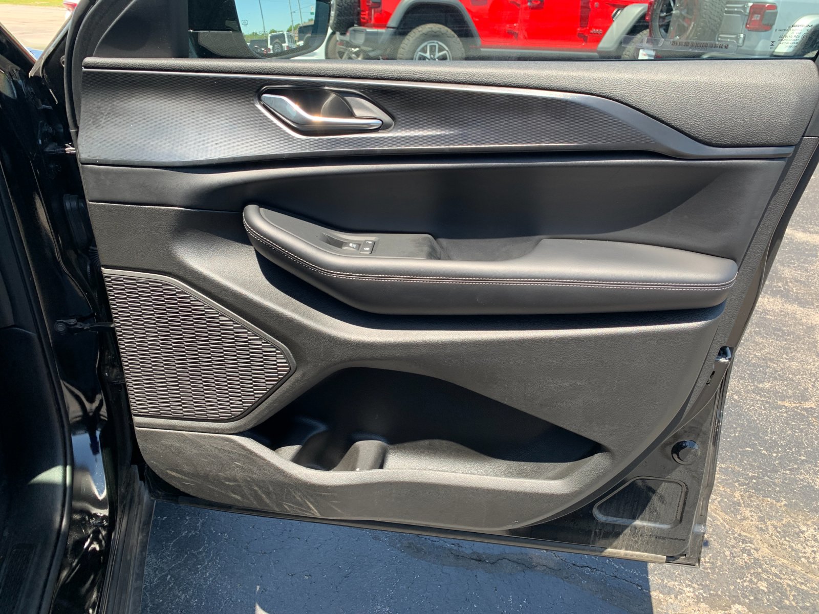 Used 2025 Black Jeep Altitude image 20