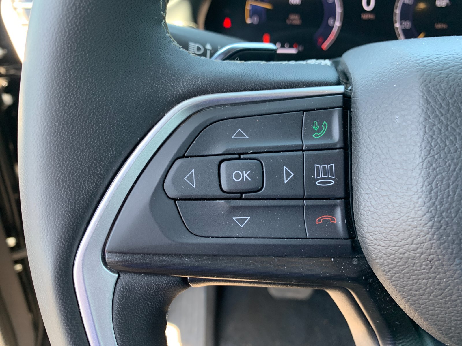 Used 2025 Black Jeep Altitude image 27