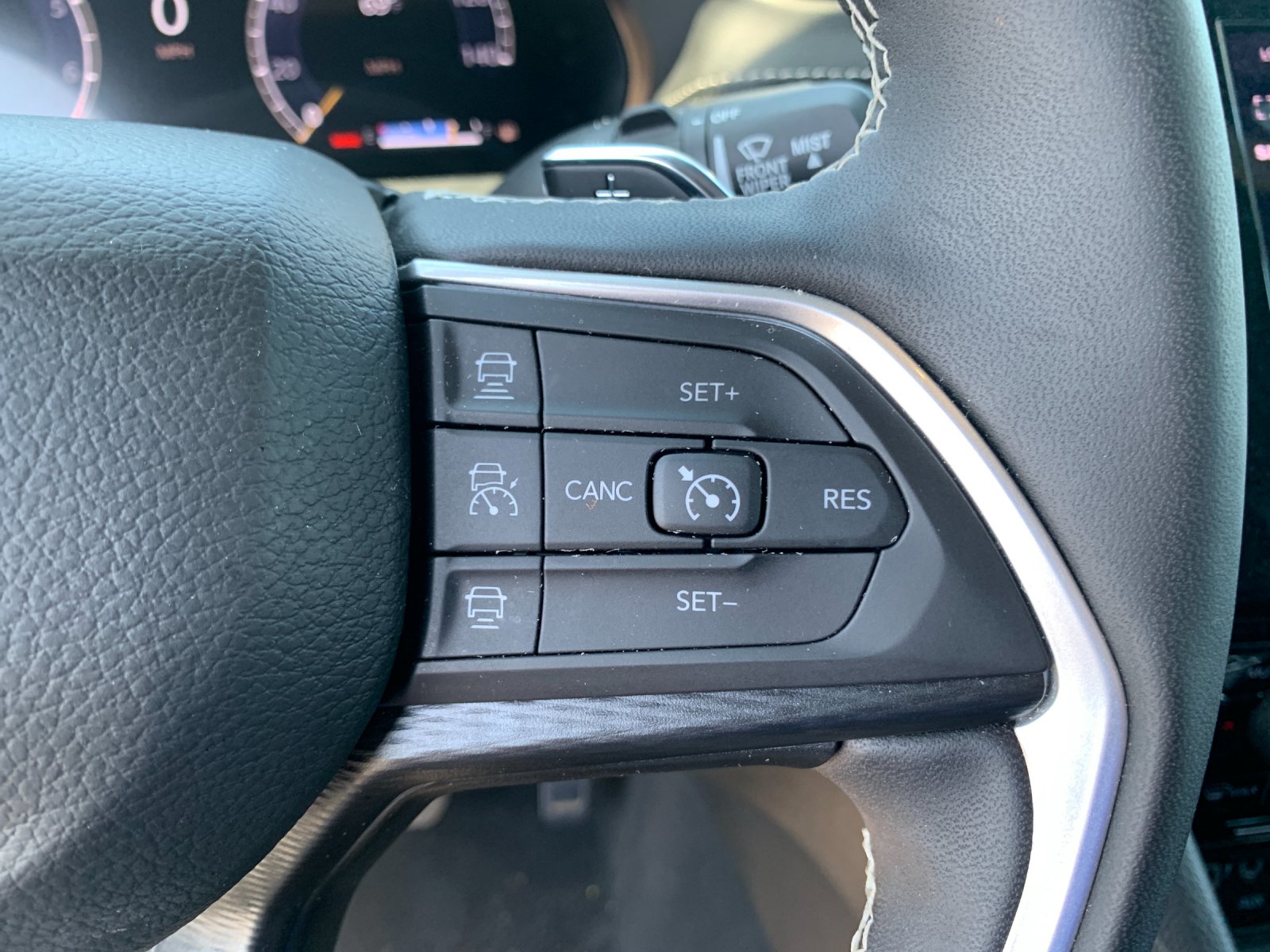Used 2025 Black Jeep Altitude image 28