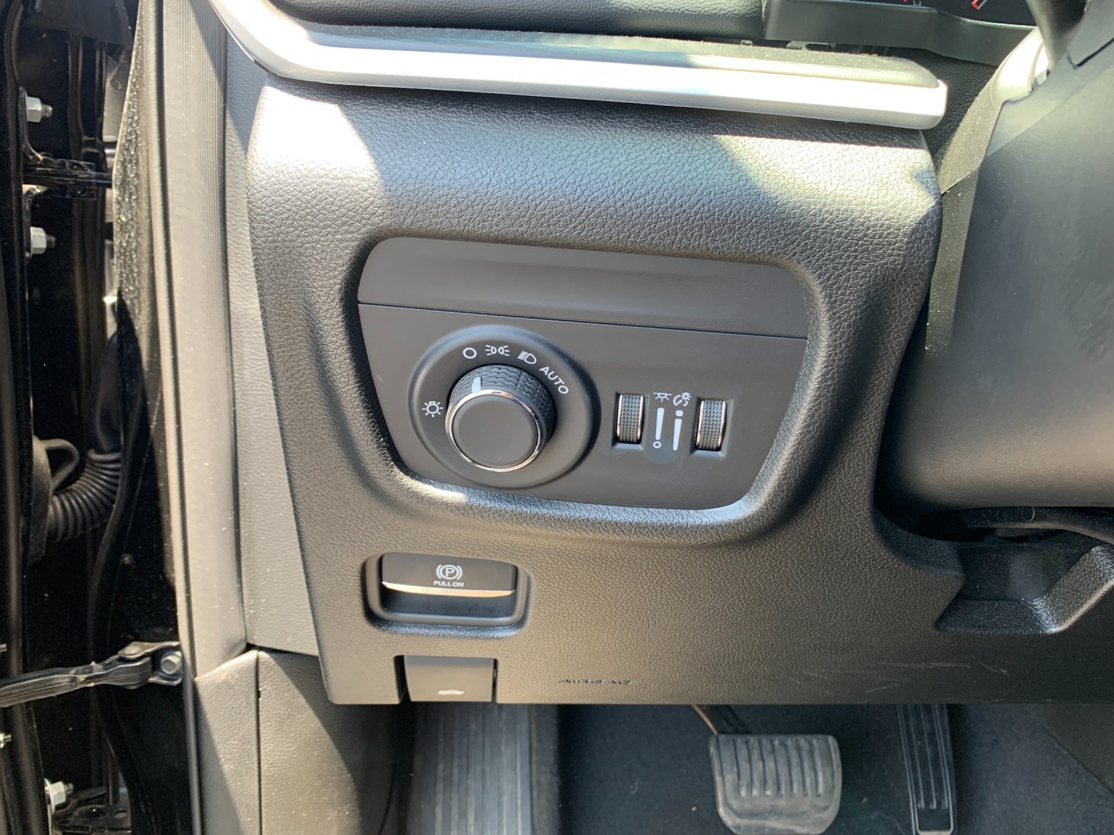 Used 2025 Black Jeep Altitude image 31