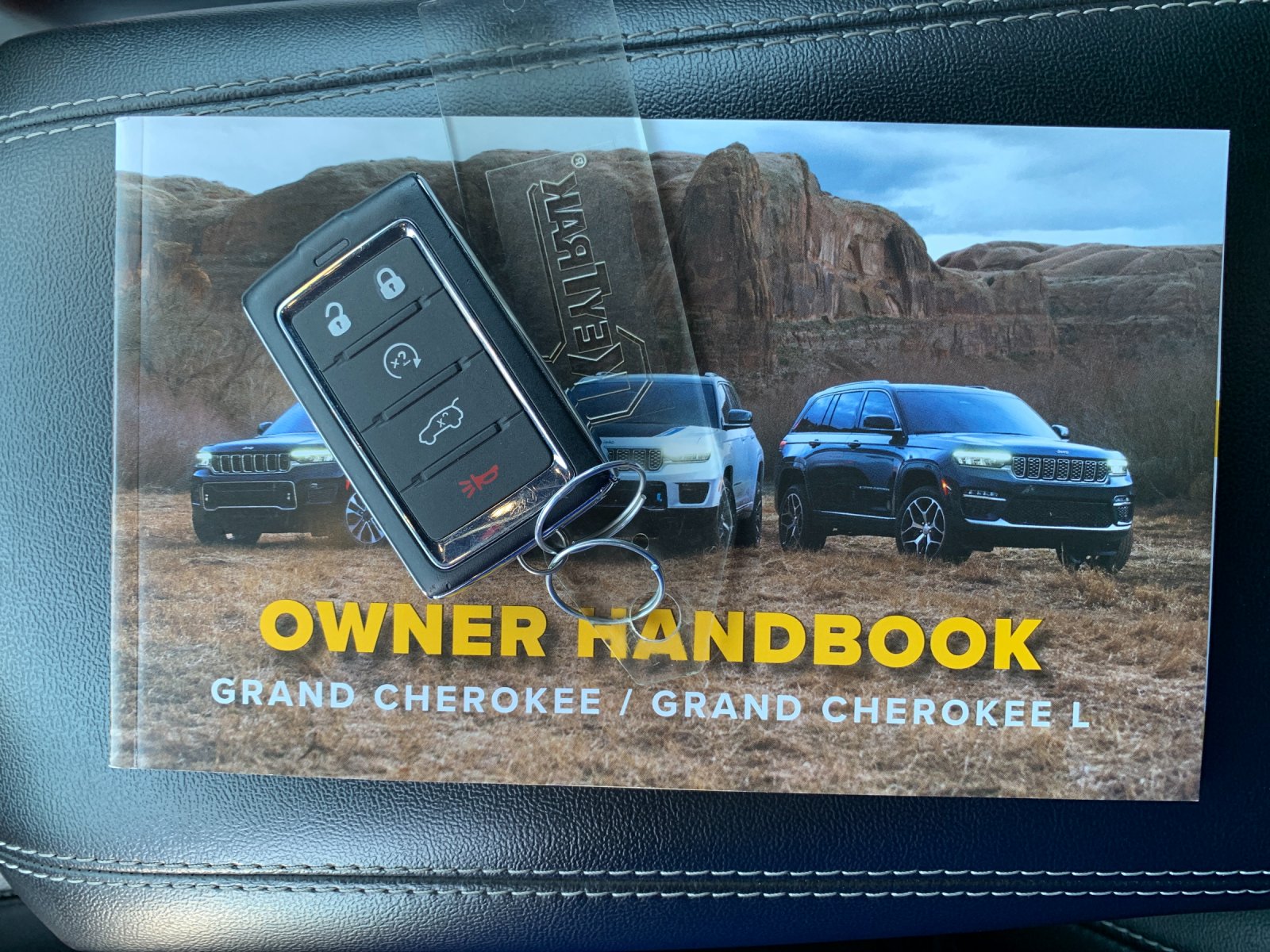 Used 2025 Black Jeep Altitude image 9