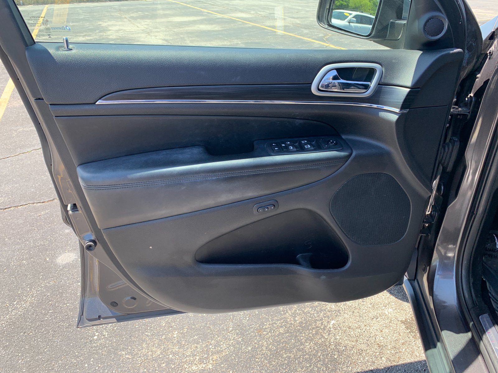 Used 2020 Gray Jeep Limited image 12