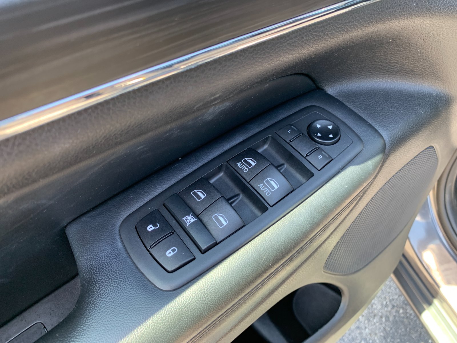 Used 2020 Gray Jeep Limited image 13