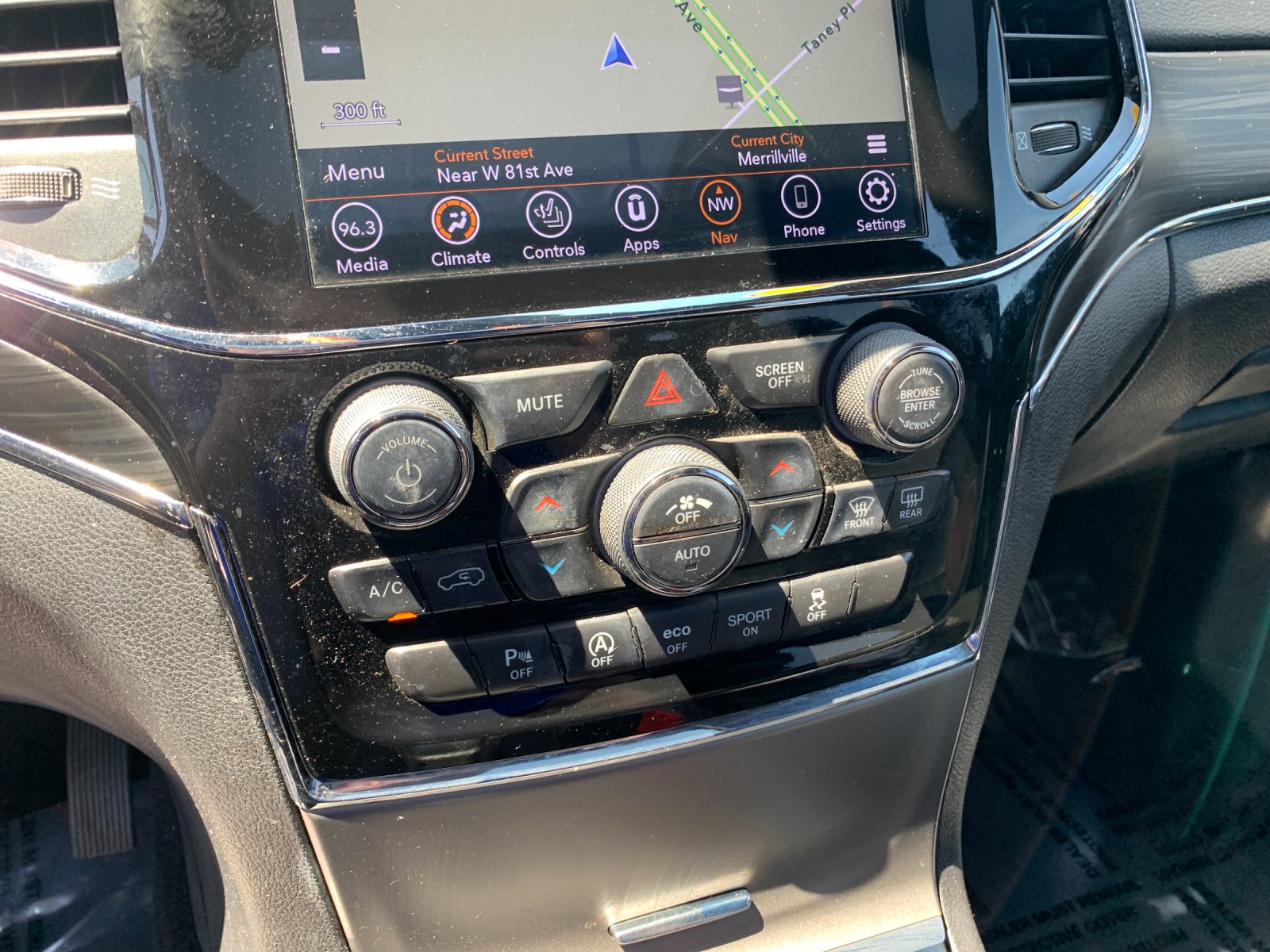 Used 2020 Gray Jeep Limited image 24