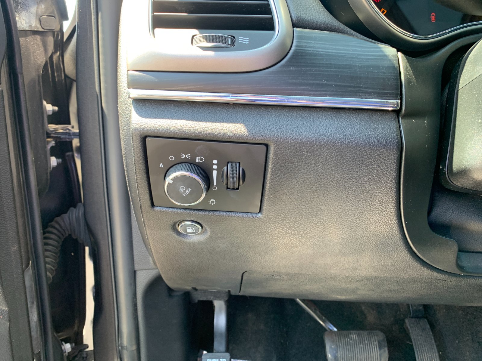 Used 2020 Gray Jeep Limited image 32