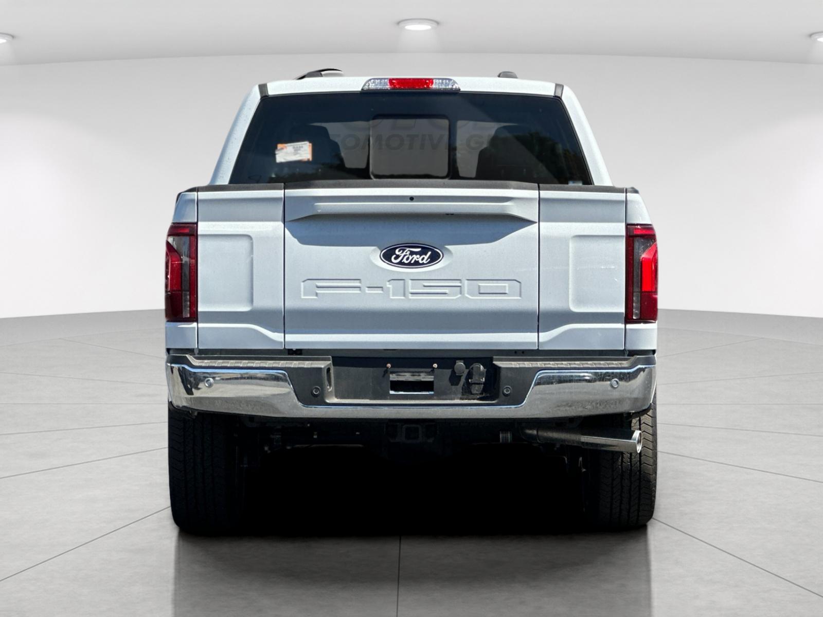 New 2026 Oxford White Ford Lariat® image 4
