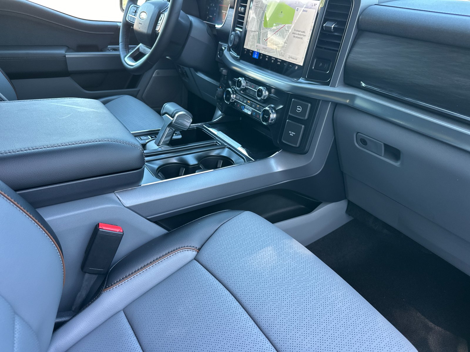 New 2026 Oxford White Ford Lariat® image 14