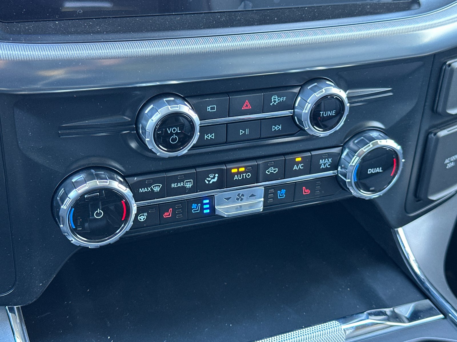 New 2026 Oxford White Ford Lariat® image 19