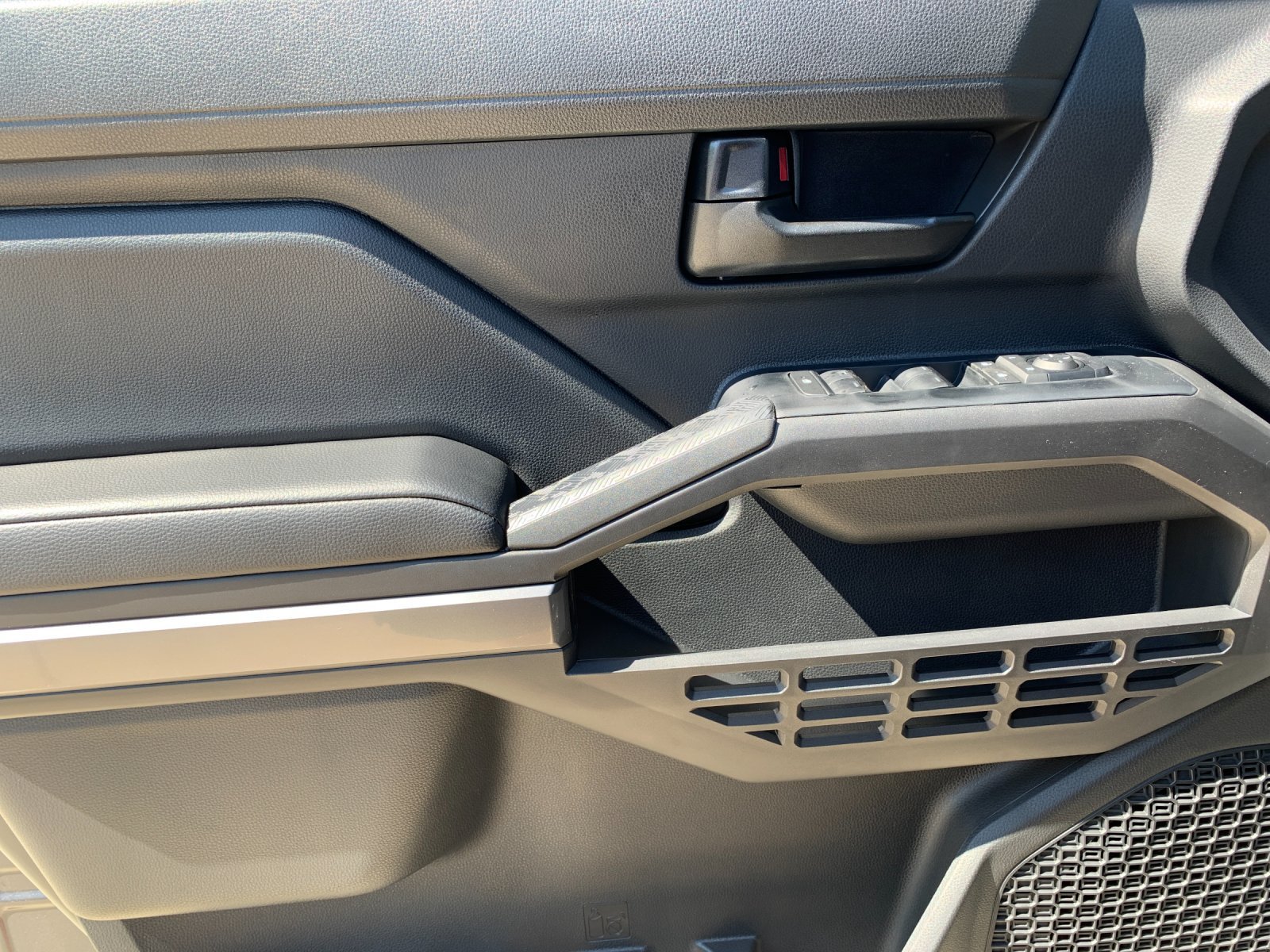 2026 Toyota Tacoma SR5 - Photo 34