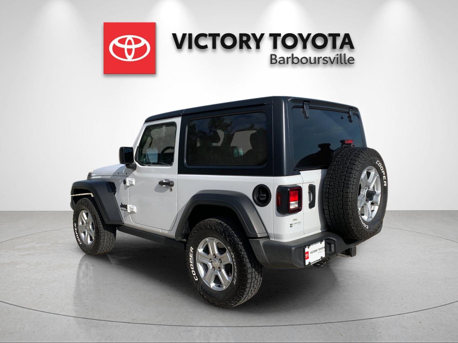 Used 2022 White Jeep Sport S image 3