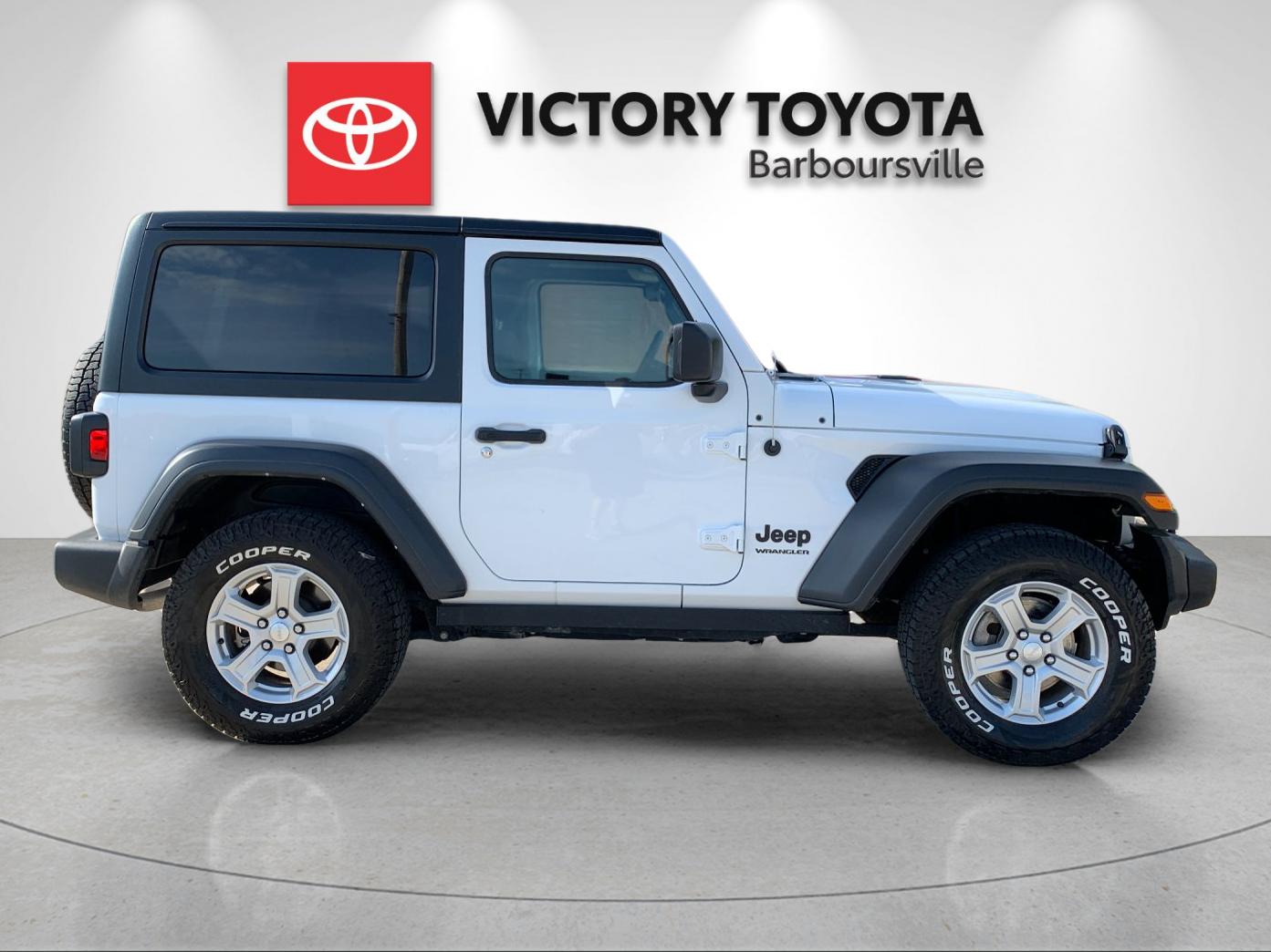 Used 2022 White Jeep Sport S image 6